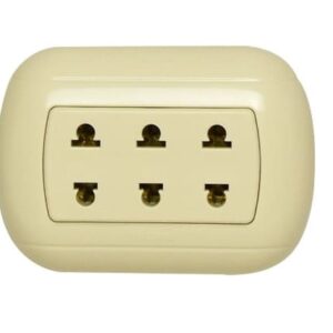 Tomacorriente sobreponer triple universal marfil s96 - swift